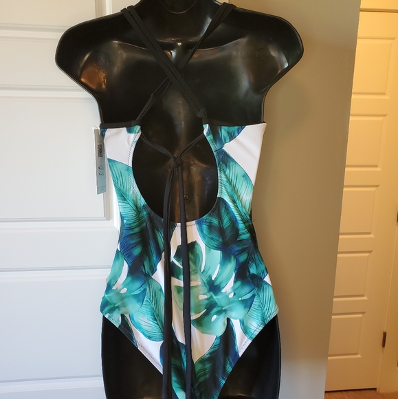 One Piece Tropical Print Swimsuit - Picture 2 of 3